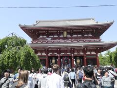 その後、することないので、浅草寺に向かいました。