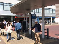 勝田駅に到着。
ロータリーに着くと直通シャトルバスとひたちなか海浜公園の入場がセットになったチケットを販売しています。
1080円です。