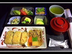 【2017年12月25日（月）】

■JAL033便 0:05-5:50 羽田→バンコク行き

ブラジルから、トランジットも含め、30時間以上のフライトで帰ってきた身には.....羽田→バンコクの5時間50分は.....めちゃくちゃ、近い.......

......写真、は、明け方に出された朝食....

さすがに、直前まで新橋で友人達と喰らっていた「ふぐ」が、胃の中で.....消化不良気味......かな、おじさんには......