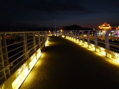 ライトアップの翠華路自行車道橋梁