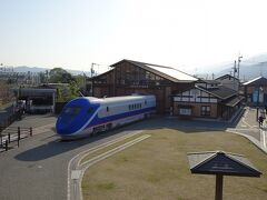 駅前には「四国鉄道文化館」。
九州で試験走行されていたという「フリーゲージトレイン第２次試験車」が展示されていました。