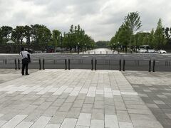 歩道兼馬車道として交通開放されています