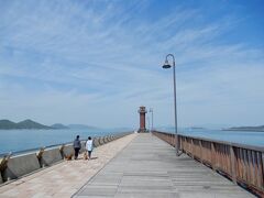 防波堤の先端にある赤灯台までのプロムナードが、なんか素敵なの
レトロちっくで ええわ～♪