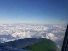 結局、遅れは取り戻せず、約30分の遅れで到着でした。
その後、京都行のバスに乗って、京都で新幹線に乗り換えて。。。
と計画していたのでどうなるかと思いましたが、
入国は誰も並んでおらず、荷物も比較的早く出てきたので、
予定通りのバスに乗れて一安心でした。。。
