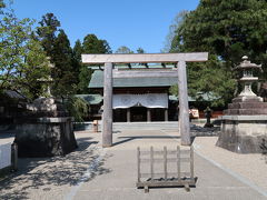 本丸には射水神社

もともとは高岡市北方の二上山麓にあり、明治のはじめに現在地に移ってきました