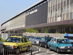 JR新大阪駅９時集合・・時間より早めに着いたので、芸能人がいないか・・(笑)
タクシー乗り場を、散策します(^^)
