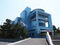 八戸市水産科学館マリエントという施設が
蕪島の近くにあります

八戸えんじょいカードの割引施設で
150円で入れるので寄ってみました