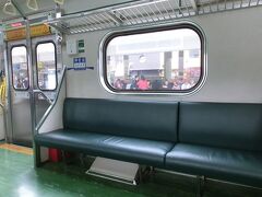 手前の瑞芳駅でほとんど降りちゃってガラガラ。
友人は九分にも興味を示さないクールなお方です。