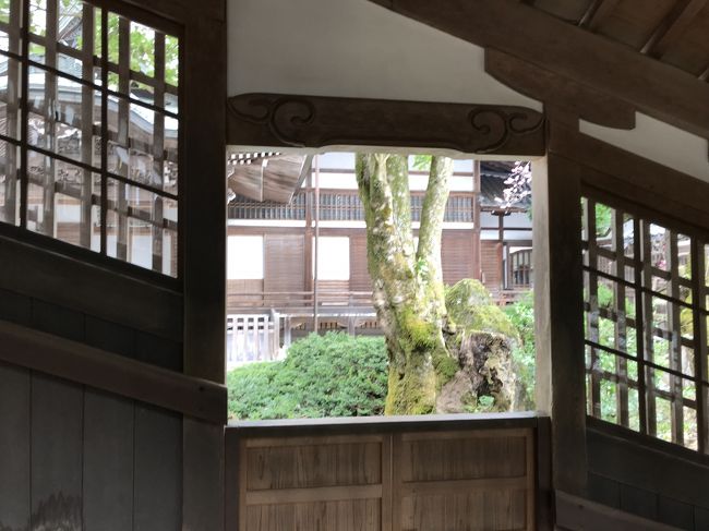 斜めの引き戸には驚き<br /><br />勿論　斜めに動きますよ