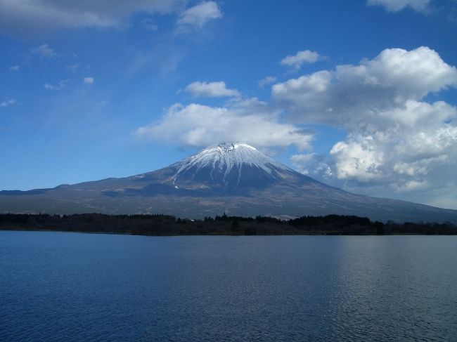 先日(4月21日だったかな)このアングルからのダブルダイヤモンド富士の画像が報道されていました。