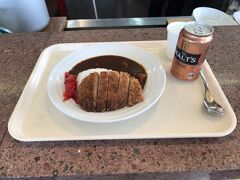 カレーハウス白樺でエネルギー補給、ビールとカツカレーをいただきます