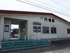 川端駅に到着
ここでも特急列車との行き違いのため7分停車です
駅前にはそれなりの集落があり地元民が一人下車しました
夕張線がなくなった後は川端と滝ノ上だけのための普通列車がしばらく走るんでしょうが
この2駅もいつまで存在するか気になるところです