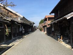 和風建築が立ち並ぶ静かな町並み。
