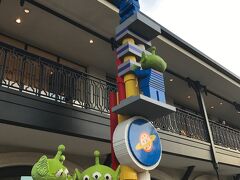 ディズニータウンでもお買い物。
ランドから直通の出入り口あります。


ディズニー閉園後も開いているので
夜ご飯もこちらで。