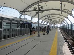 空港からは「仙台空港アクセス線」で仙台駅まで向かいます。

空港に乗り入れているのは本当に便利ですね、快速だとたって１７分。
でも、一時間に２本しかないのはちょとね？…、おまけに￥５８０は高い。