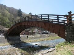 奈良井川にかかるヒノキの大橋