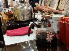 澎湃超市商品有限公司に到着後、お茶のセミナー体験で烏龍茶を頂きました。その後、ここで台湾最後のショッピング。