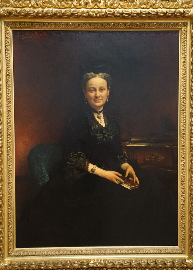 レオン・ボナ「ド・ラ・パヌーズ子爵夫人の肖像 」1879年<br />レオン・ボナは、フランス領バスクの中心都市であるバイヨンヌで生まれた肖像画家。