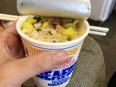 ゴールデンウィーク初日
念のため早めに成田空港来ました
KALラウンジでカップ麺
普段たべないけどね
ここにくると食べてしまう
