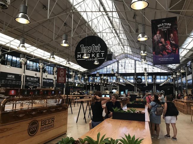 カイス・ド・ソドレ駅近くにあるリベイラ市場に来ました。