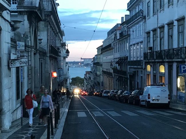 夕飯を食べ終わると日が暮れかかっていました。