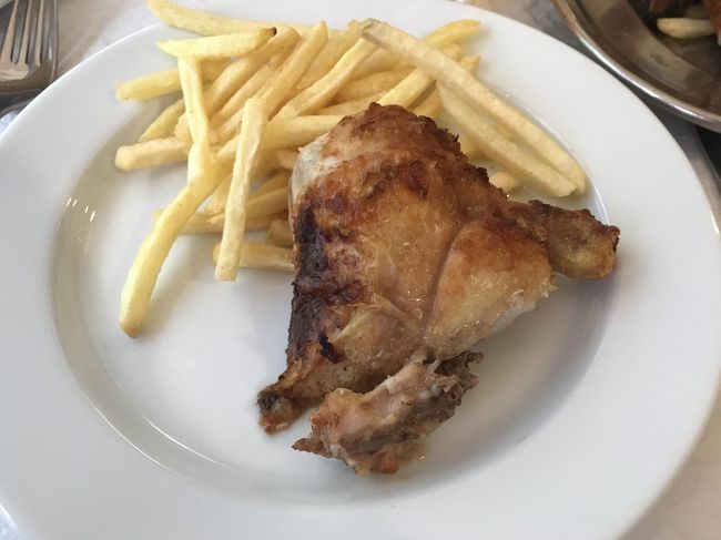 パリパリジューシーチキンが食べれるとおいうお店。美味しかったけど、やや塩味が濃いかも。