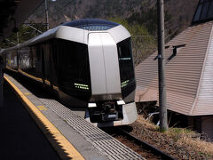 上三依塩原温泉口からは、11:17発の特急『リバティ会津１２８号』に乗車。
予定が早まったので、前日、駅で特急券の変更をしておいたのだ。
オンラインでは無いので、指定券の変更は、電話で駅員が問い合わせ、空いている席を確認してから発券機に手入力して指定券を発行するため、かなり時間が掛かった。
当日だったら、この列車に乗れなかっただろう。
この特急リバティができたおかげで、南会津や野岩鉄道沿線の交通が便利になった後は、春日部駅まで乗り換えなしで戻れる。

今回は、鶴ヶ城城跡の桜が散っていて残念だったものの、東山温泉と塩原温泉に浸かり、大内宿も歩くことができたので良かったと思う。
いつか、東山温泉も塩原温泉も、もう一度訪れてゆっくりしたいと思う。
