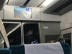 JR金山駅まで移動して7時前の名鉄の空港特急ミュースカイへ乗車。朝のラッシュ時につき指定席特急のゼータクさ。そして楽やー。