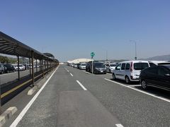 12時に自宅を出発。

瀬戸大橋を渡り山陽自動車道経由で約1時間半。
岡山桃太郎空港の第4駐車場に車を駐車。
無料なのもありがたい。
空港へは無料のシャトルバスで移動。