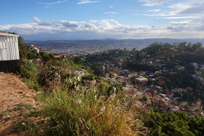左側にもアンタナナリヴ市街が広がっています。