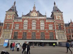 3月13日　お昼過ぎにやっとアムステルダム中央駅にやってきました。