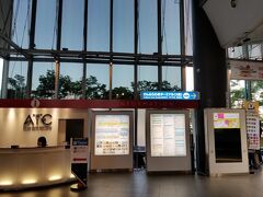 大阪メトロ（4月1日から大阪市営地下鉄ではなくなったんですね）で
中央線「コスモスクエア」
駅経由、ニュートラム「トレードセンター前」駅下車
ATC内のさんふらわあターミナルへと向かいます。