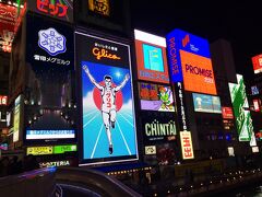 道頓堀です。
グリコ目立つね(#^.^#)
橋の下に阪神金本さんの店がありました。