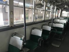 東京よりひんやりした青森空港からはバスに乗って一路弘前バスターミナルへ。

そこからは今日のお宿のドーミーインに荷物を預かってもらうため、１００円バスに乗り換えてホテルがある”本町”へ。

１００円バス、なんとなく昭和が漂ってて懐かしい。