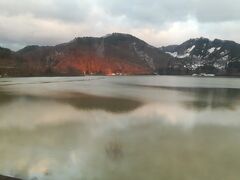 錦秋湖
奥の紅葉のように見える部分は、雲の切れ間から夕陽が当たってるんです。