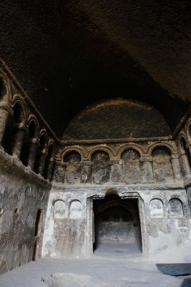 これも僧侶が使っていた祭壇。<br />死者を弔ってたって言うけど、わざわざ、あの細い道を<br />運んで来たのだろうか。