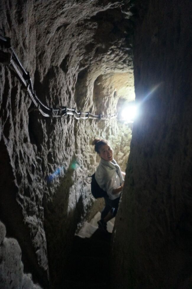 まだ、余裕。<br />「写真撮って～～～～♪」なんて言ってた頃。<br /><br />ウズベキスタンの女の子一人、この時点で閉所で脱落。