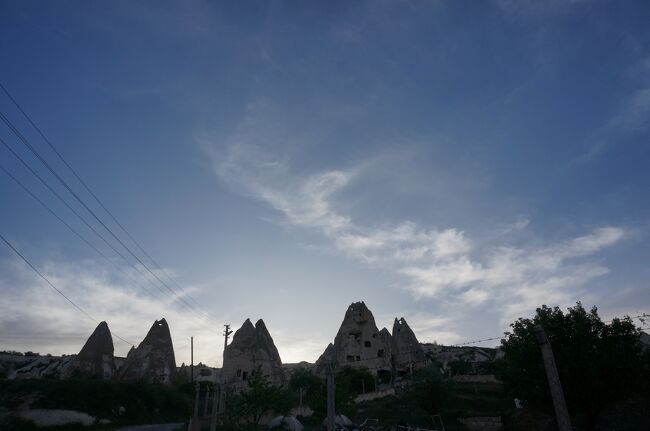 来た道をバァーーーーーっと駆け抜けて、外へ出た。<br />そこには十分な空気と青い空があった。<br /><br />太古の昔、この遠い台地でも苦しんだ人がいたことを学んだ一日だった。