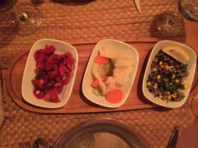 スターターを１つ頼んだら３つ出してくれた。<br />メインよりこっちが美味しかった。<br /><br />ここでも<br />TURASANワインを１本開けて、バスに乗り込みました。<br />明日の朝には、パムッカレだぜ！<br /><br />③に続きます。