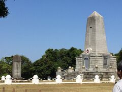 トルコ記念館を出て右手に道なりに歩いていくと見えるのがトルコ軍艦遭難慰霊碑。