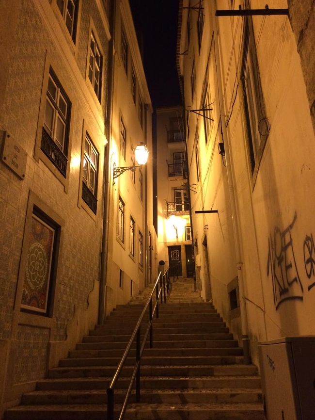 坂や階段の多い街ですが、これがまた実に風情があってつい上ってみたくなります。