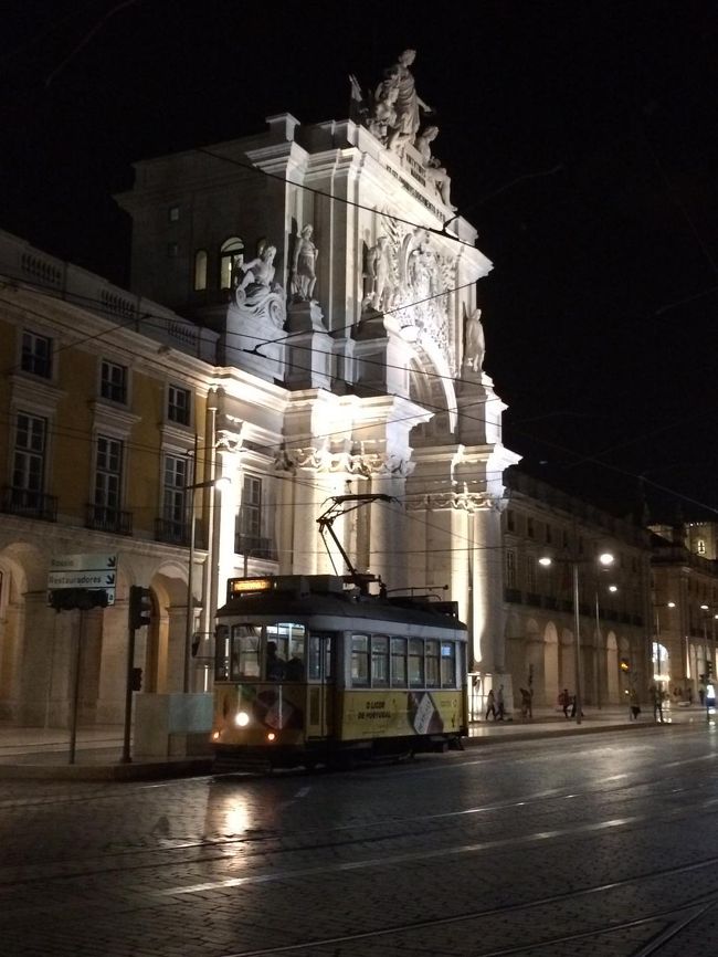 勝利のアーチに戻ってきました。