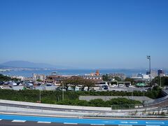 今度の京都は車で。京都の手前、大津サービスエリアから琵琶湖がよく見えます。