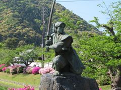 錦帯橋近くの公園には佐々木小次郎の像がありました。