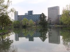 中島公園からの

札幌パークホテル（左側）