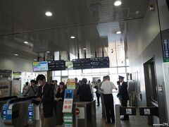 高岡駅　11:03頃到着

富山駅から高岡駅までは、あいの風とやま鉄道で17分ほど。
（あいの風とやま鉄道はＩＣカード利用可能です。）
高岡駅は、ＪＲ氷見線、城端線の始発駅でもありますが、
ＩＣカードが使えない範囲があるので注意が必要です。