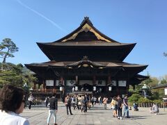 この度の最終目的は善光寺さんの御朱印。
20-30分待ちだったけど、予約していた帰りの新幹線には充分間に合いました。