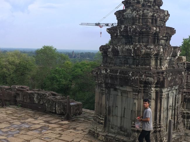 Phnom Bakeheng<br />この日は曇っていてサンセットは見れませんでした・・・ざんねん