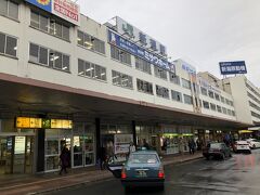 新潟駅万代口です。

高架工事の真っ最中で新幹線改札からかなり大回りしました。