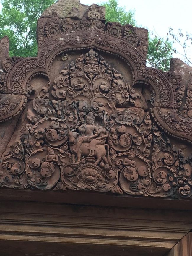 奥さんの頭だけなくなっています。<br />神様のご夫婦らしいです